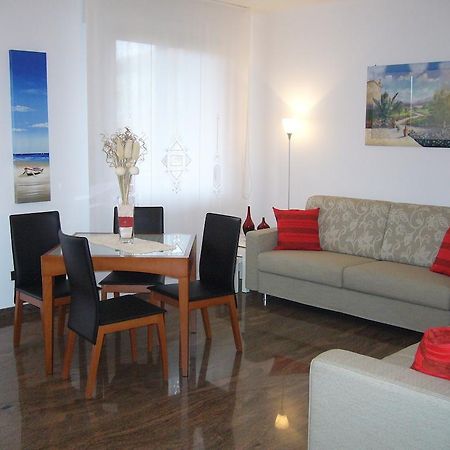 Aparthotel Feeling At Home Кастеназо Екстериор снимка