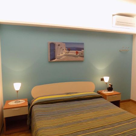 Aparthotel Feeling At Home Кастеназо Екстериор снимка