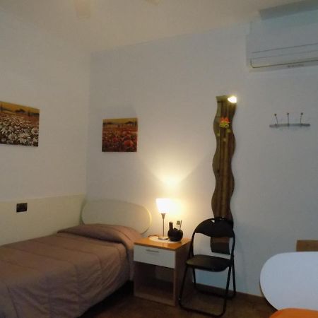 Aparthotel Feeling At Home Кастеназо Екстериор снимка
