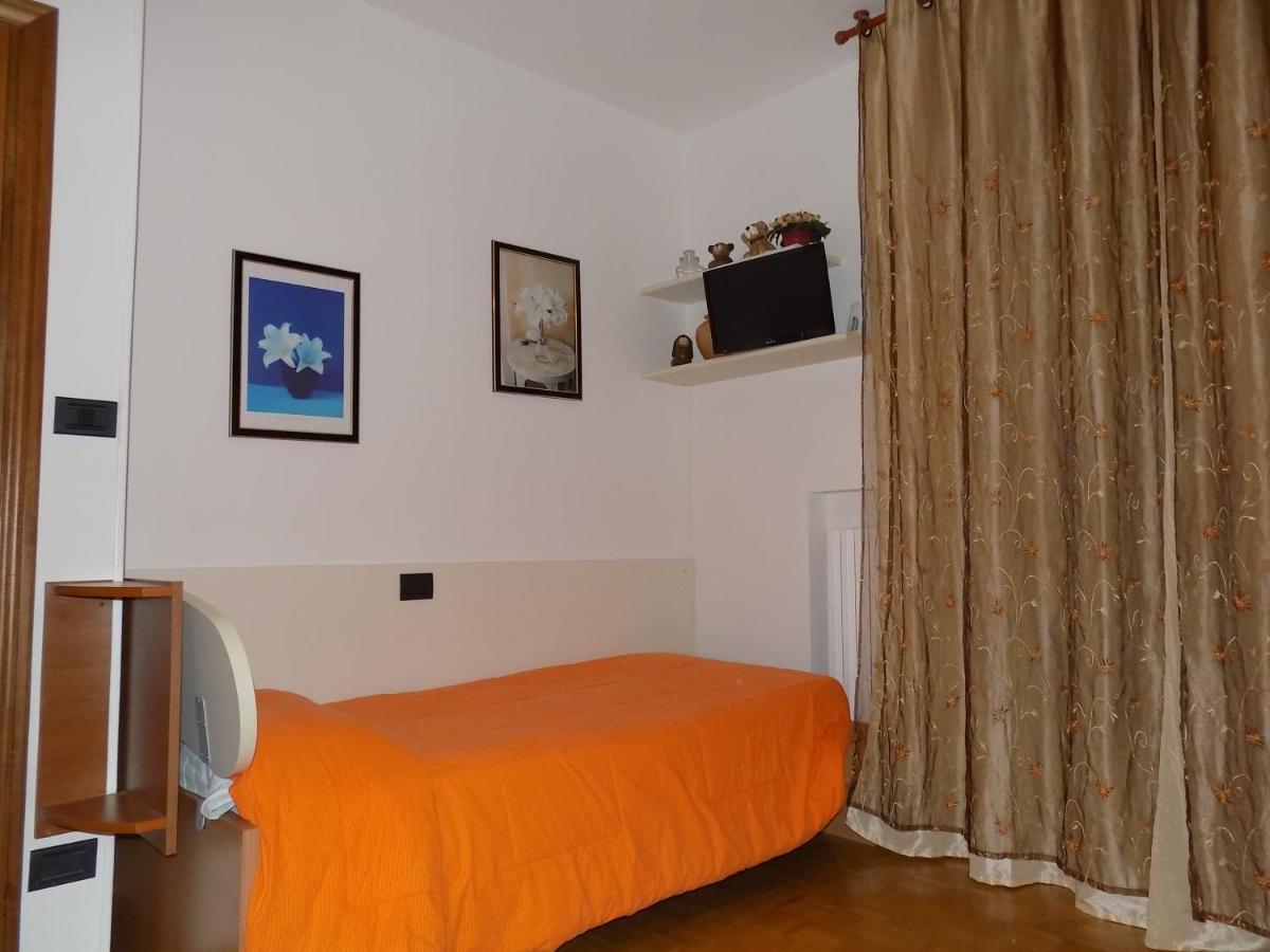 Aparthotel Feeling At Home Кастеназо Екстериор снимка