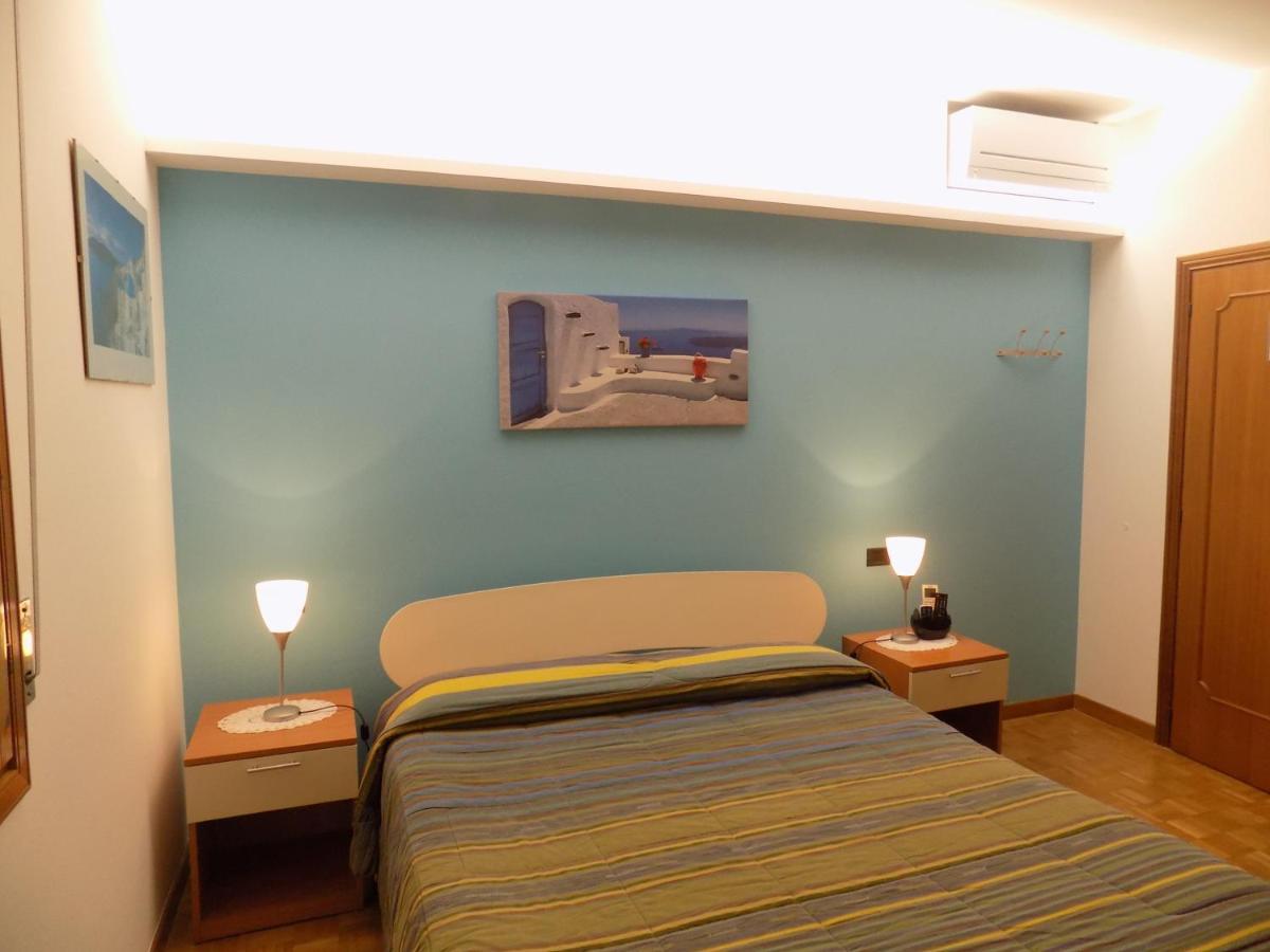 Aparthotel Feeling At Home Кастеназо Екстериор снимка