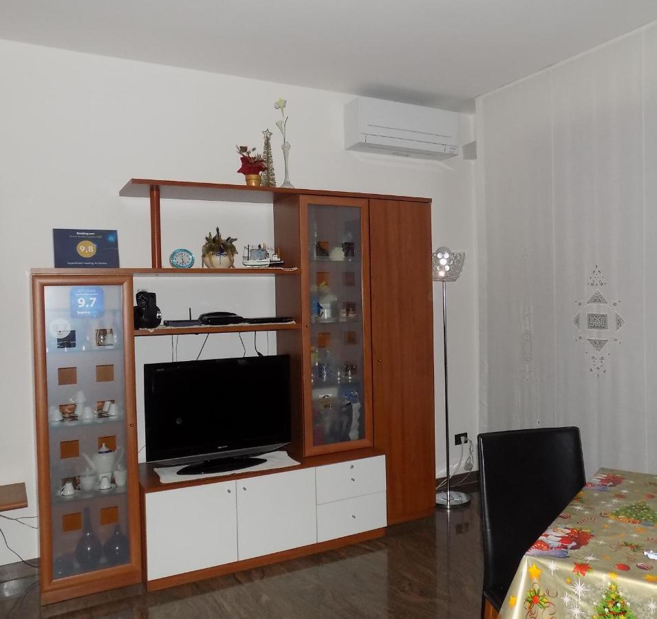 Aparthotel Feeling At Home Кастеназо Екстериор снимка